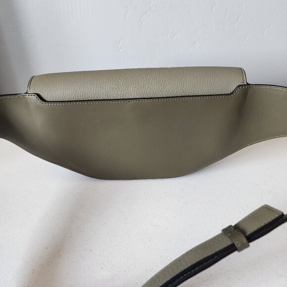 Buberry Bum/Sling Bag "LIKE NEW" - Picture 8 of 16